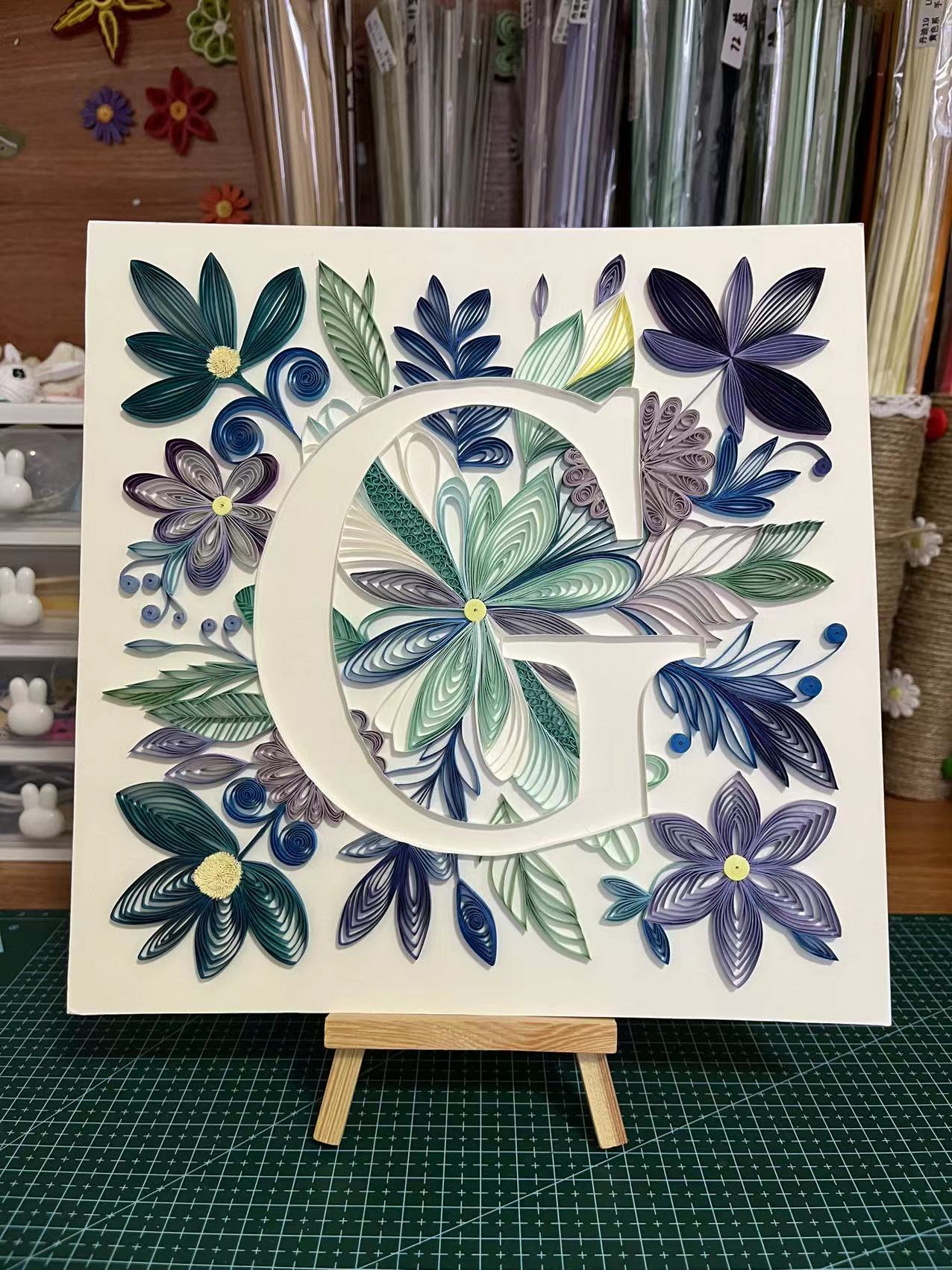 Personalized Quilled Decor – Unique Wall Art Featuring Elegant Floral Patterns, Ideal for Special Occasions