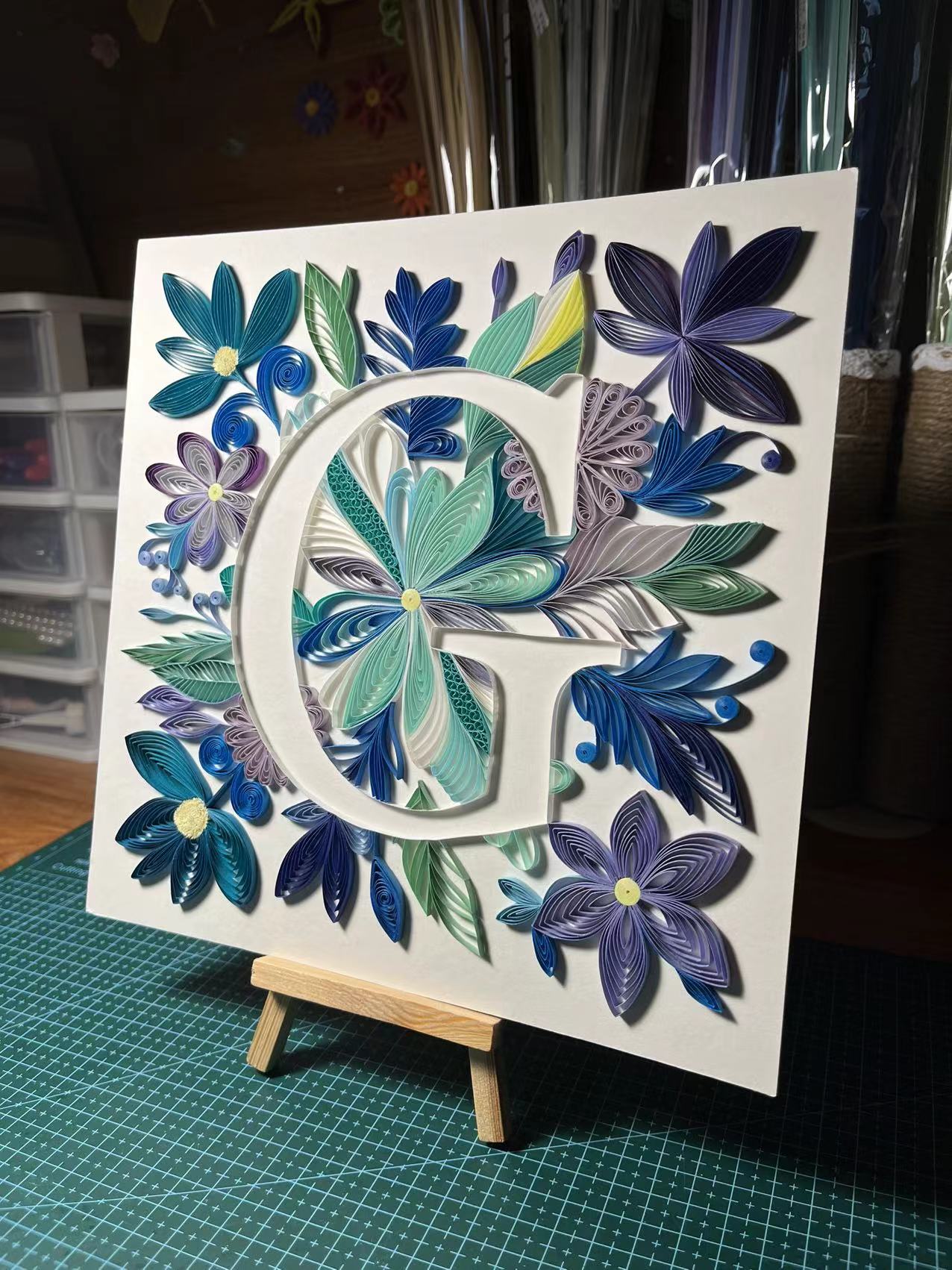 Personalized Quilled Decor – Unique Wall Art Featuring Elegant Floral Patterns, Ideal for Special Occasions