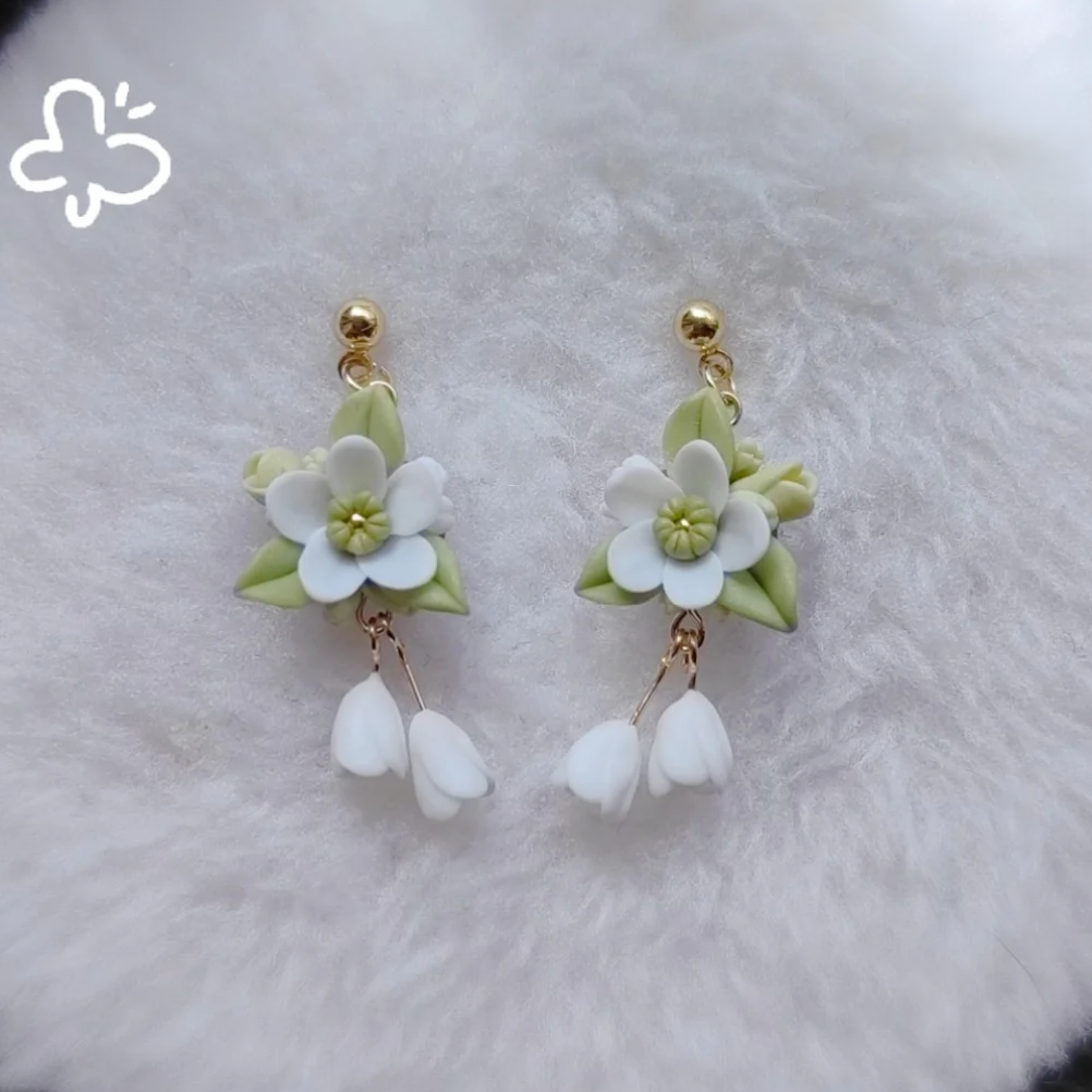 white flower Clay Earrings