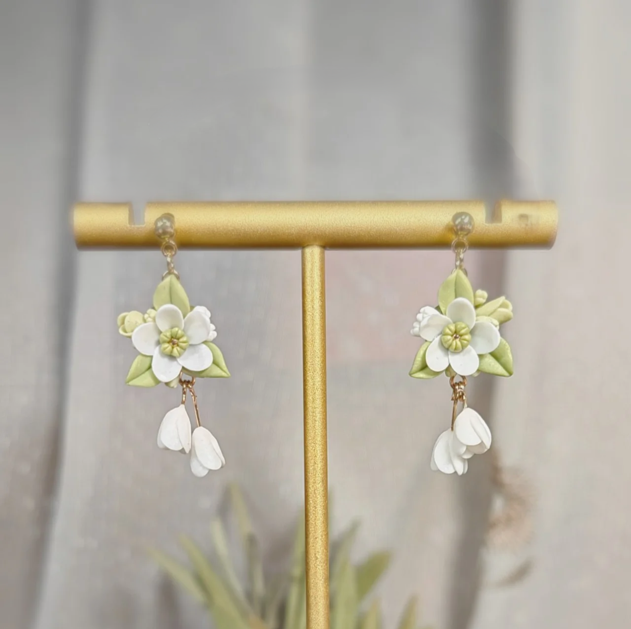 white flower Clay Earrings